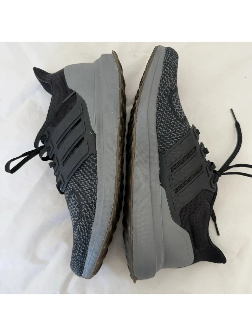 Adidas Men’s UBounce DNA Size 9.5 Black On Black Gum Running Shoes IE8951